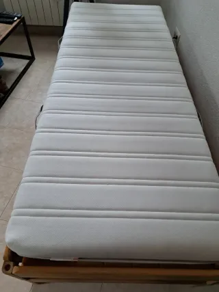 Cama apilable UTÅKER Ikea 80x200. Colchón espuma.