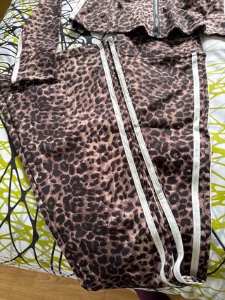 Conjunto deportivo estampado leopardo