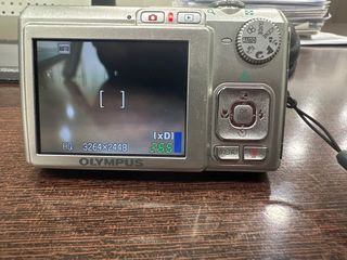 Cámara Digital Olympus FE-250 8MP