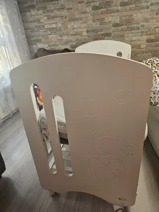 Cuna de bebé blanca