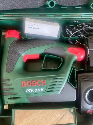 Grapadora Bosch PTK 3,6 V con luz