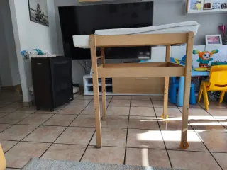 Cambiador de bebé madera con cubetas