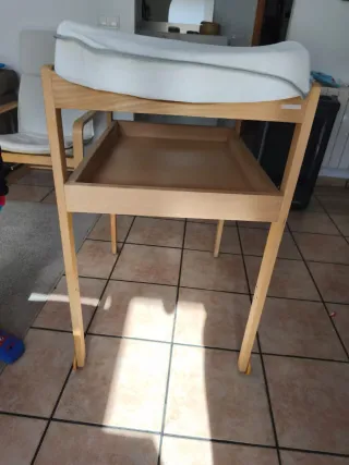 Cambiador de bebé madera con cubetas