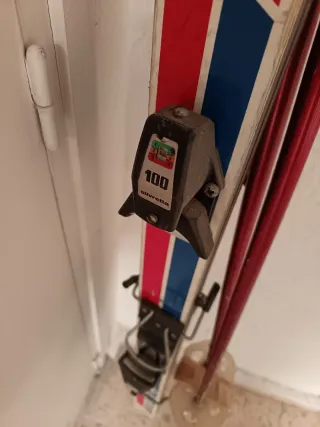 Esquís Rossignol y bastones, no envío, tres cantos