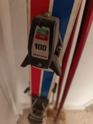 Esquís Rossignol y bastones, no envío, tres cantos