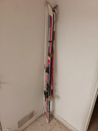 Esquís Rossignol y bastones, no envío, tres cantos