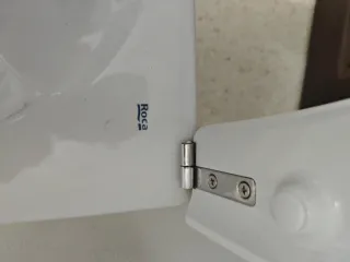 Bidé Roca sin usar con su grifo.