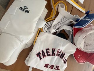 Pack Taekwondo Casco, Protecciones, chaleco...