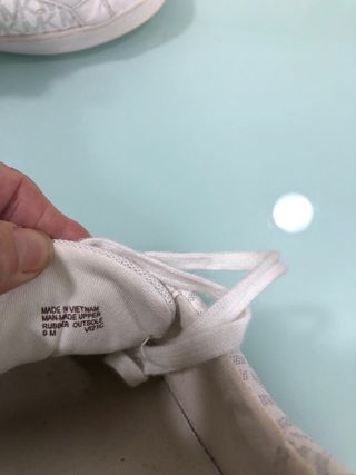 Tenis Michael Kors Beige y Blanco