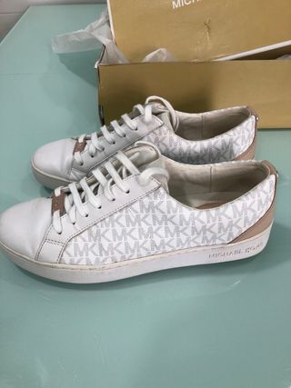 Tenis Michael Kors Beige y Blanco