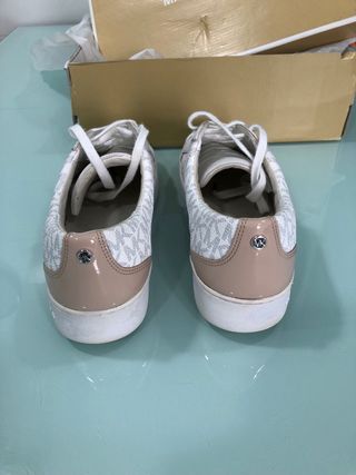 Tenis Michael Kors Beige y Blanco