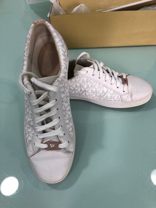Tenis Michael Kors Beige y Blanco