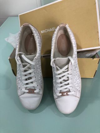 Tenis Michael Kors Beige y Blanco