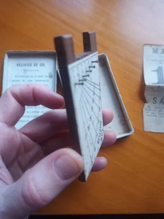 Reloj-brújula de Sol (de 1920)