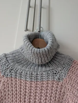 Jersey cuello vuelto rayas gris y rosa