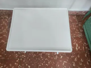 Mesa auxiliar plegable blanca