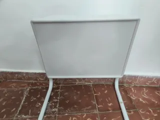 Mesa auxiliar plegable blanca