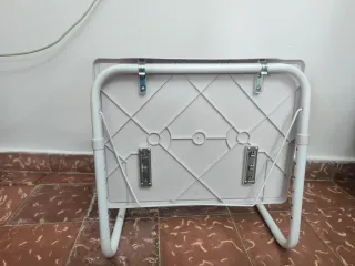 Mesa auxiliar plegable blanca