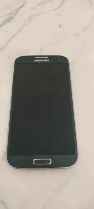 Teléfono Samsung Galaxy S4 sin cargador