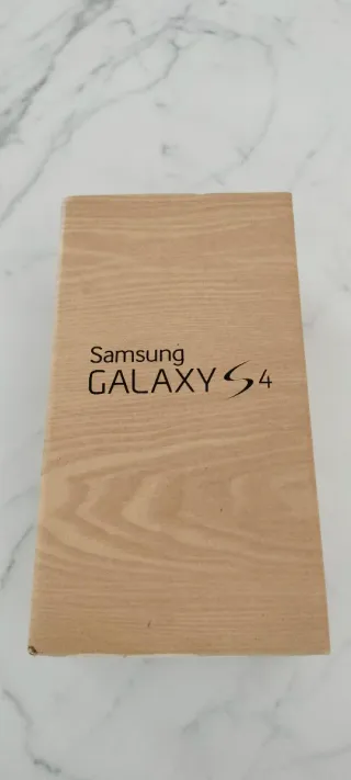 Teléfono Samsung Galaxy S4 sin cargador