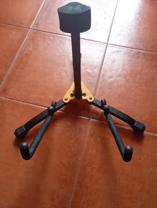 Soporte HERCULES para guitarra
