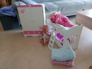 Conjunto Muñecas: Cuna, Armario y Accesorios