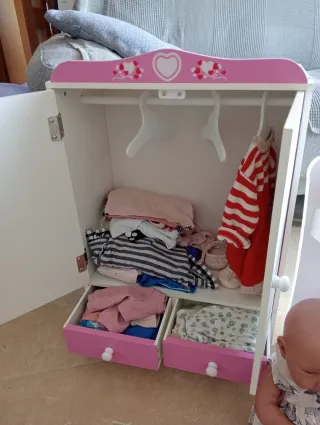 Conjunto Muñecas: Cuna, Armario y Accesorios