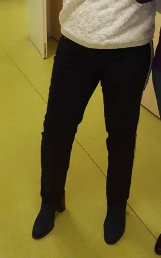 Pantalón Zara azul con Raya Blanca