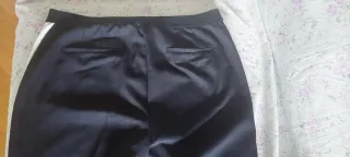 Pantalón Zara azul con Raya Blanca