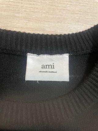 Jersey AMI Paris Negro Corazón Rojo