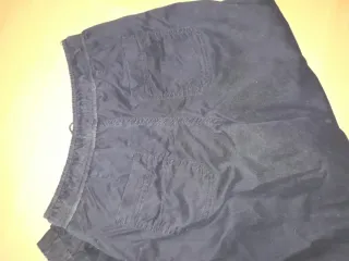 Pantalón negro cintura y tobillos elásticos