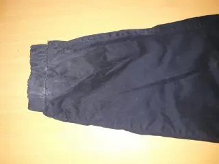 Pantalón negro cintura y tobillos elásticos