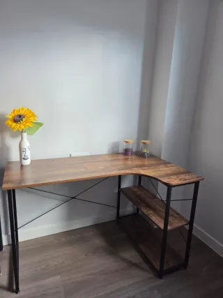 Mesa y Estantería Estilo Industrial