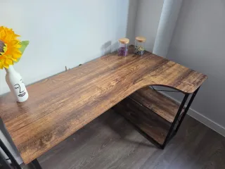 Mesa y Estantería Estilo Industrial