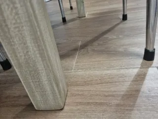 Mesa de comedor con 4 sillas