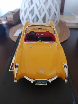 Burago Chevrolet Corvette Amarillo Bijoux.