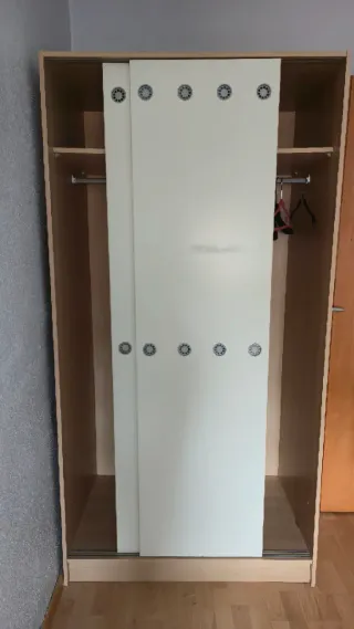 Armario corredero madera y blanco