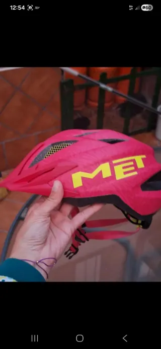 Casco de bicicleta MET rosa