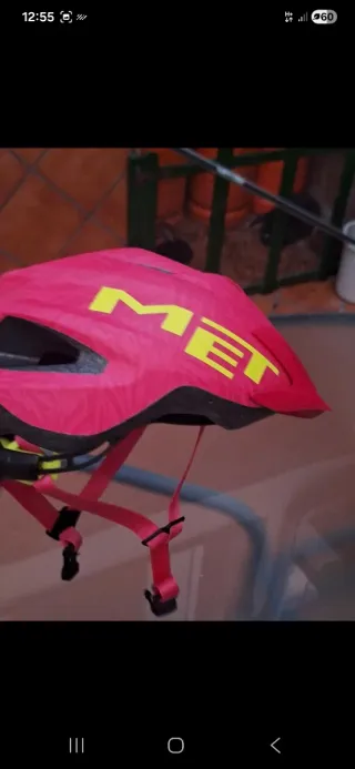 Casco de bicicleta MET rosa
