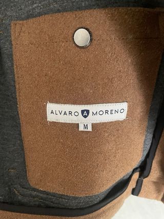 Chaqueta estilo trenca para hombre.