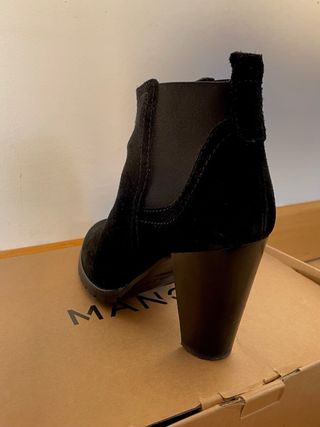 Botines de tacón de ante negro