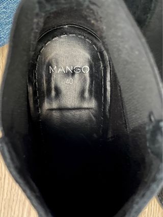 Botines de tacón de ante negro