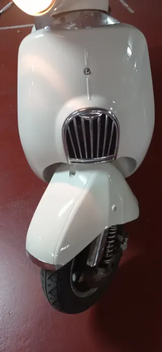 Daelim Besbi 125 Scooter 2012