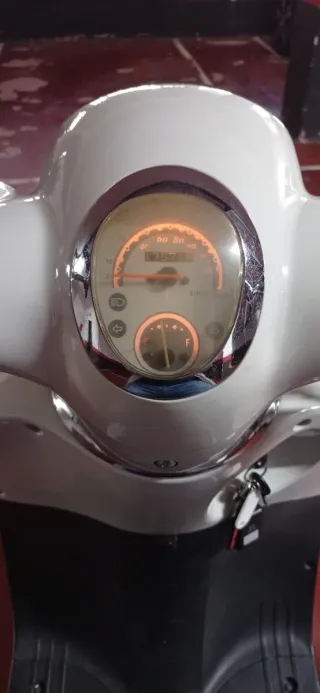 Daelim Besbi 125 Scooter 2012