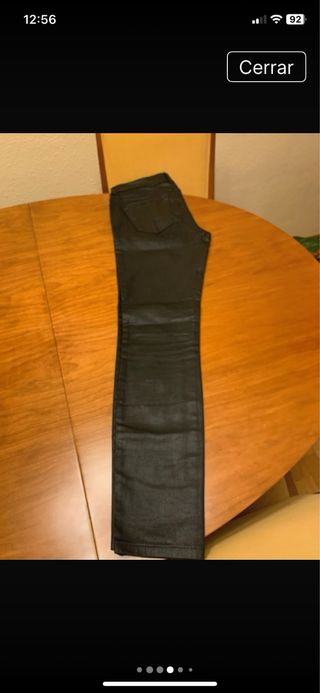 Pantalón efecto piel Massimo Dutti negro