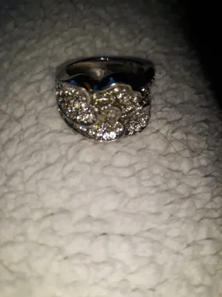 Anillo grande con brillantes