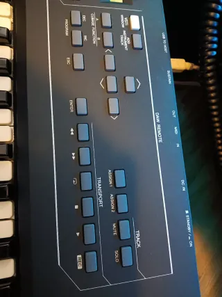 Teclado controlador MIDI Yamaha KX49