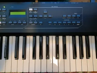Teclado controlador MIDI Yamaha KX49