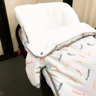 Saco de silla Baby Bites sardinas.