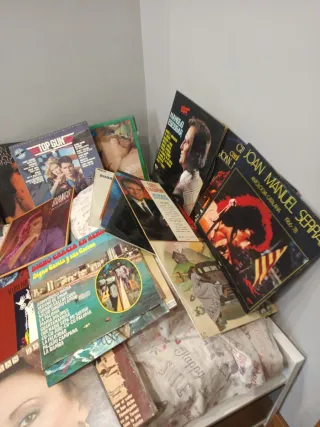 Lote Vinilos Elvis Presley, Gloria Gaynor, Peret